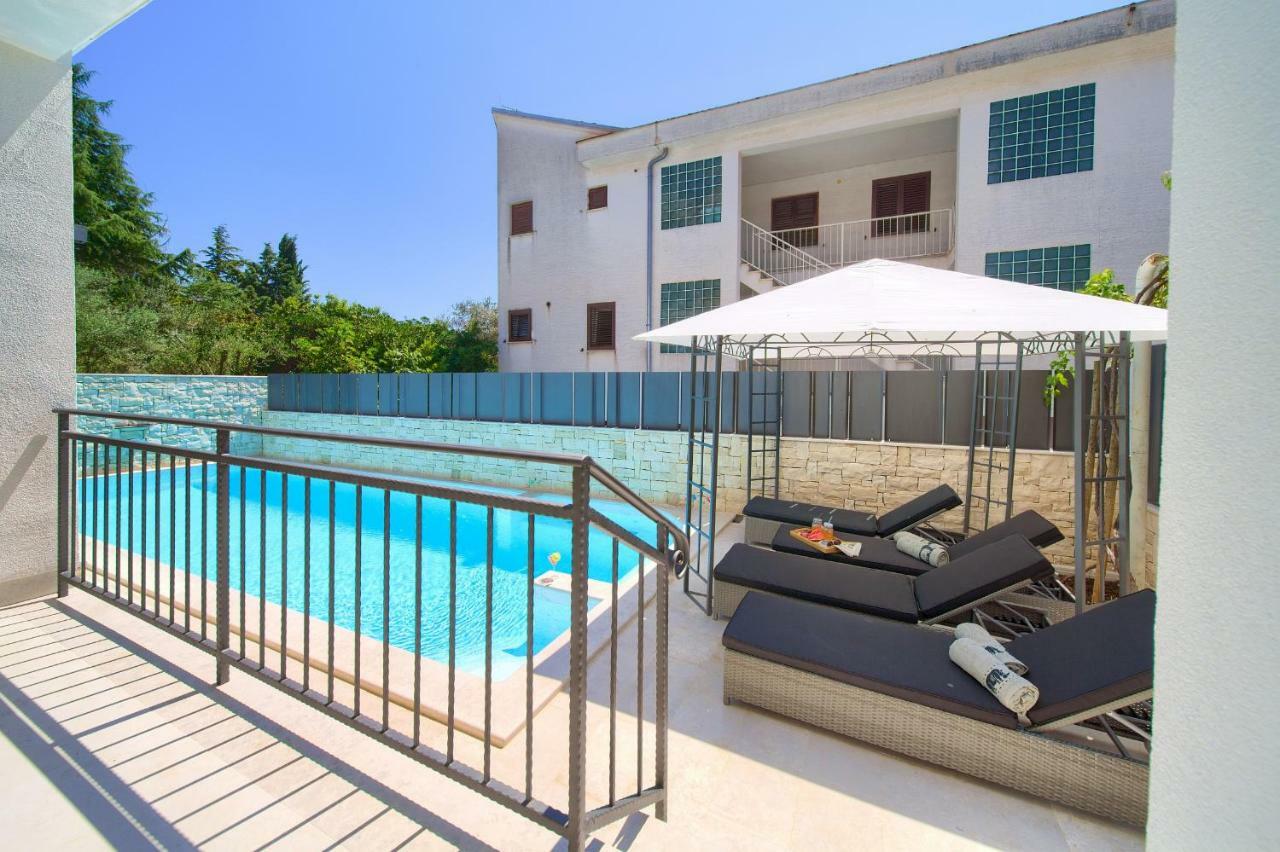 Luxury Vall Apartment Крк Екстер'єр фото